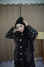 Classic Winter Knit Hat – Black & White Trim   শীতকালীন নিট টুপি – কালো-সাদা বর্ডার - Image 2
